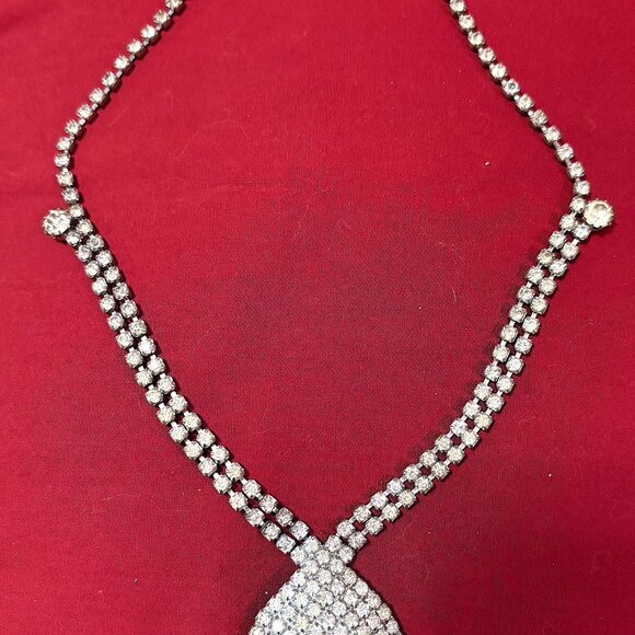 Rhinestone Pendant Necklace - Picture 2 of 4
